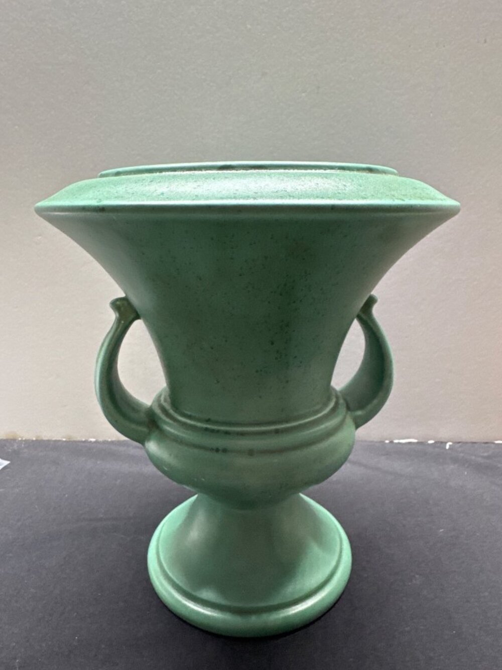 Royal Haeger USA Sage Molted Moss Green Pedestal Urn Vase RG150 Vintage Collecti